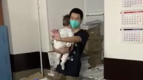 Суд в Москве отказался арестовать гражданина Китая по делу о торговле людьми. На допросе у него забрали ребенка