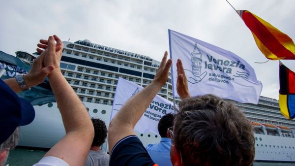 Коронавирус: Израиль начинает вакцинацию подростков; Трамп требует от Китая $10 трлн. за пандемию