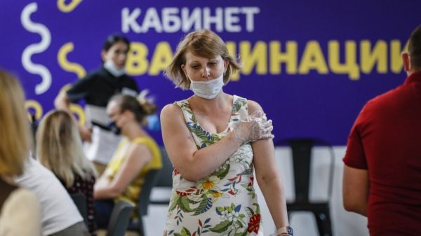 Дайджест: Меркель хочет закрыть ЕС для британцев, в московские рестораны пустят только с QR-кодом