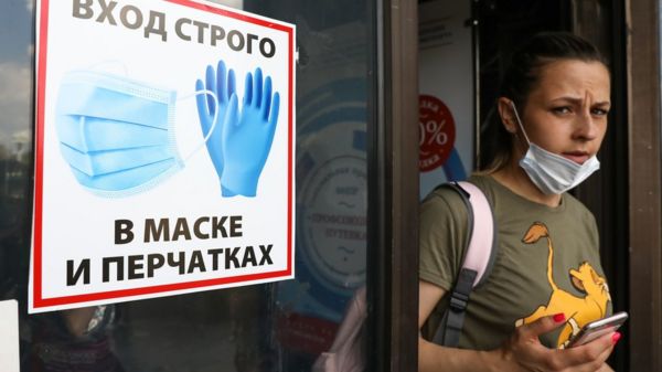 Коронавирус: на хадж не пустят иностранцев, Собянин привился во второй раз