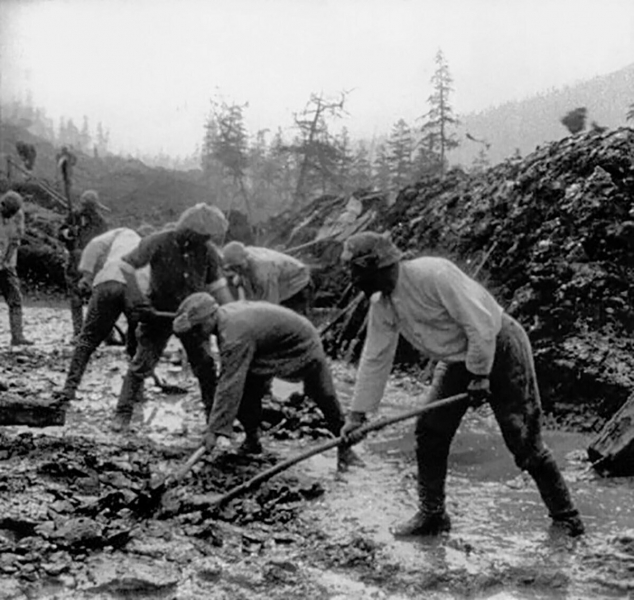 "Даже надзиратели не вернулись из лагерей: либо погибли, либо были репрессированы". Кому был выгоден ГУЛАГ