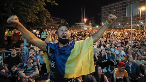 Триумф Англии и Украины на Евро-2020. Как болельщики переживали и праздновали в Киеве и Лондоне &ndash; фотографии