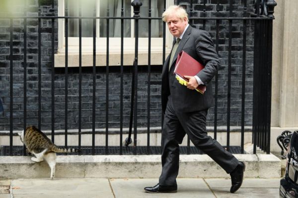 Дайджест: как принимали решение о проходе эсминца "Дефендер" близ Крыма и почему лидеры ЕС не хотят видеть Путина