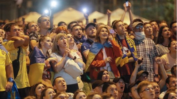 Триумф Англии и Украины на Евро-2020. Как болельщики переживали и праздновали в Киеве и Лондоне &ndash; фотографии