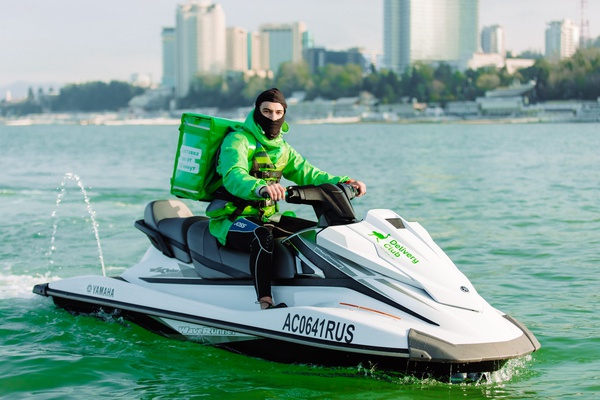 Delivery Club начнет доставлять еду по воде на яхты и катера в Сочи