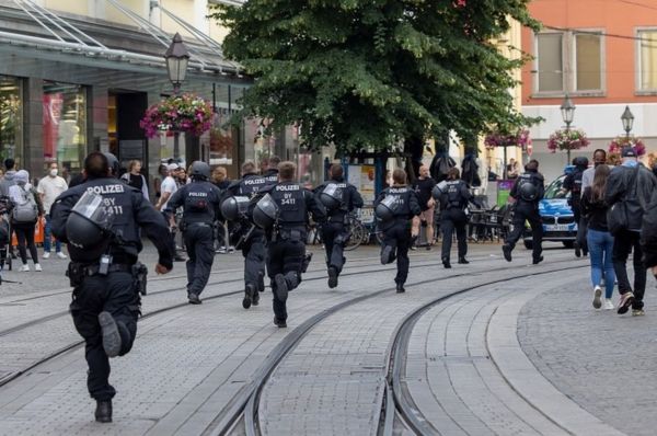В Вюрцбурге мужчина напал с ножом на прохожих. Есть жертвы и пострадавшие