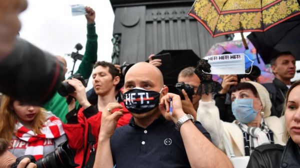 "Люди критикуют власть - теперь это криминал": политологи о новых преследованиях оппозиции