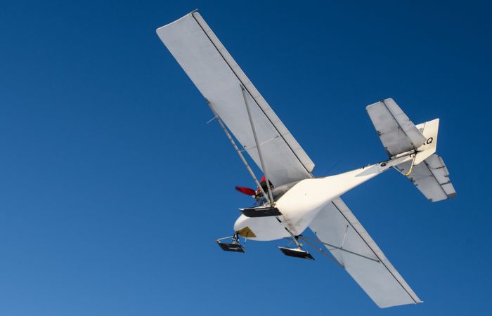 Экипаж пропавшего под Архангельском легкомоторного самолета выжил при крушении