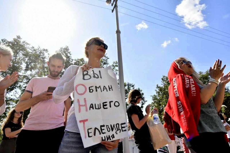 "Если вы уйдете и будете путаться под ногами, вас раздавят". Как допрашивают уволившихся сотрудников белорусского гостелевидения