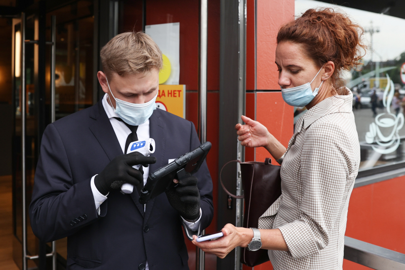 "Это банкротство &ndash; гостей не хватит". Московский ресторатор о работе по QR-кодам