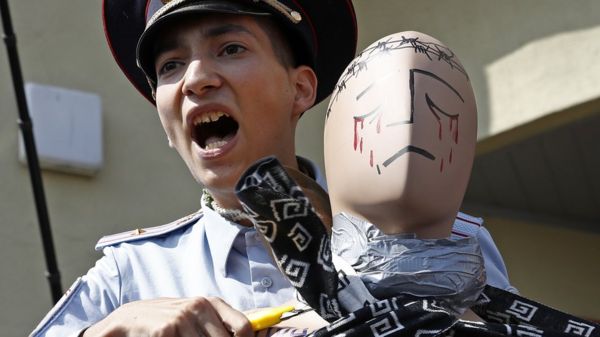 Акционист Крисевич на Красной площади выстрелил себе в голову холостым патроном