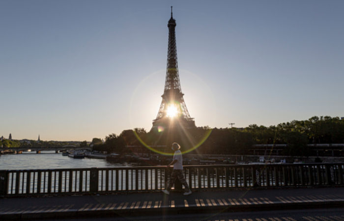 Франция отменила обязательный тест на COVID-19 для приезжающих из ЕС