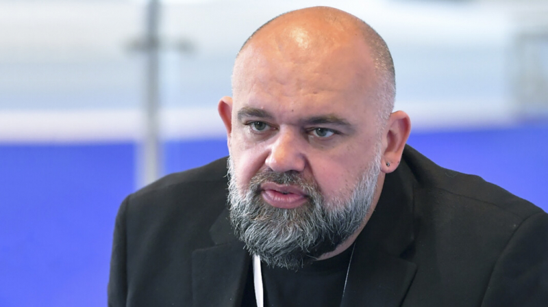 Главврач Коммунарки назвал принудительную вакцинацию единственным способом победить COVID в России