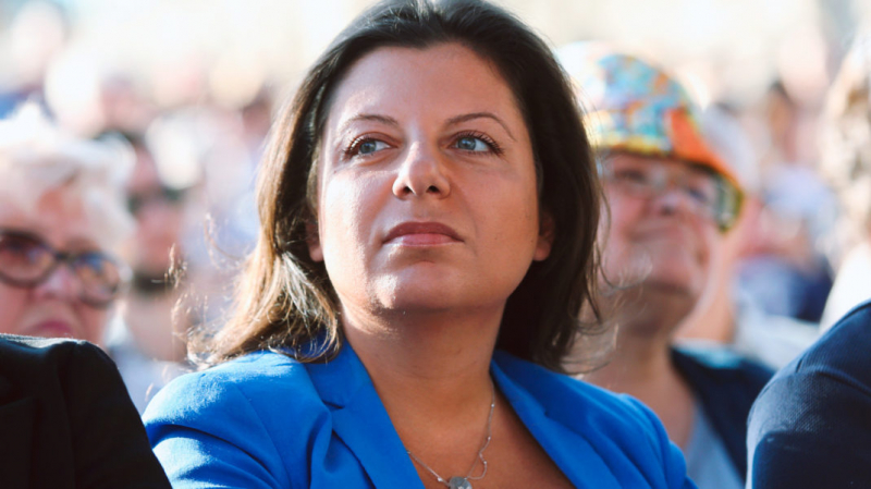 Госканал RT выплатит своим привитым от коронавируса сотрудникам по 57 000 рублей