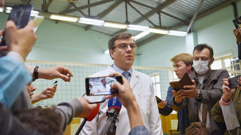 &laquo;Я устал&raquo;. Бывший врач больницы Омска отказался отвечать на обвинения в фальсификации медкарты Навального