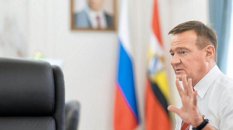 Курский губернатор попросил силовиков «отработать» авторов негативных комментариев в его соцсетях