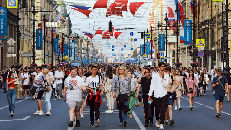 Лидер &laquo;Яблока&raquo; попросил прокуратуру наказать питерские власти за нарушение санитарных норм на &laquo;Алых парусах&raquo;