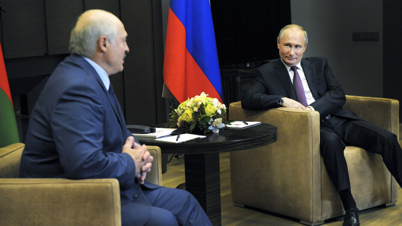 Лукашенко рассказал Путину, что «не сажал» рейс Ryanair с оппозиционером с Протасевичем