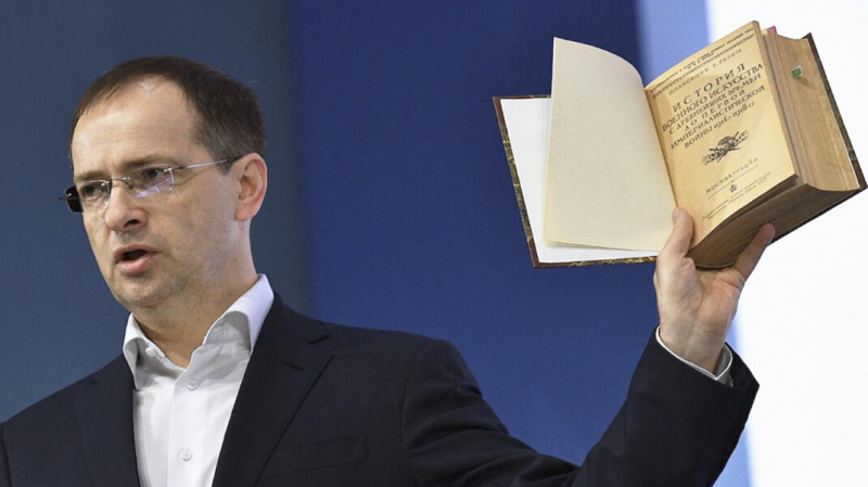 Мединский: «мракобесные истории про чипирование» неоднократно бывали в российской истории