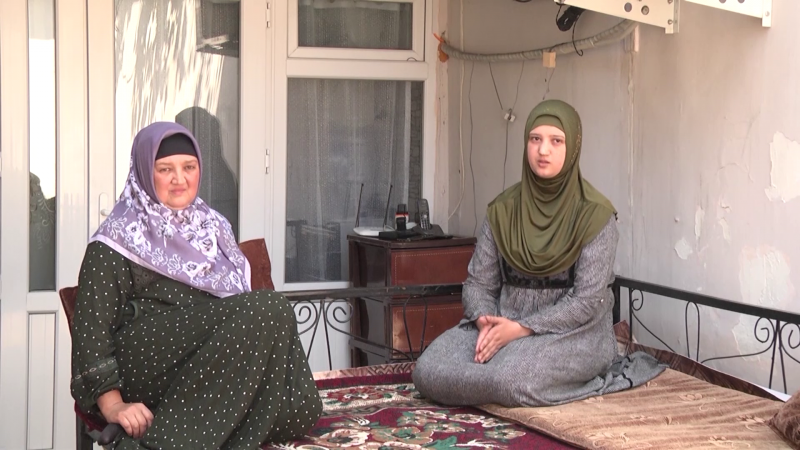 "Муж избил меня, назвал дочерью предателя и заявил о разводе". Как живут родные осужденных членов Партии исламского возрождения Таджикистана
