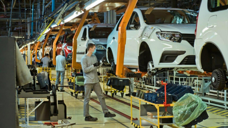 &laquo;Не такие большие деньги&raquo;. АвтоВАЗ пообещал сотрудникам премию 1500 рублей за вакцинацию от COVID-19