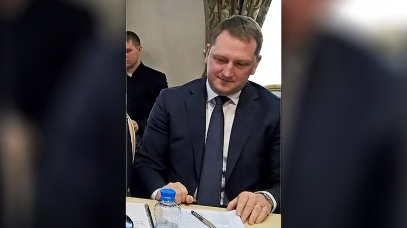 Обанкротившийся племянник директора ФСБ решил заняться сельским хозяйством. До этого он владел свалкой