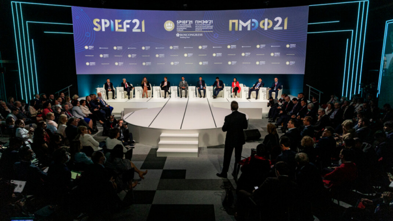 Организатор ПМЭФ попросил денег на борьбу &laquo;с негативным информационным фоном&raquo; вокруг России