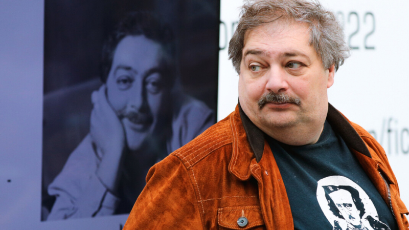 Партия &laquo;Яблоко&raquo; потребовала от СК и прокуратуры возбудить дело об отравлении писателя Быкова