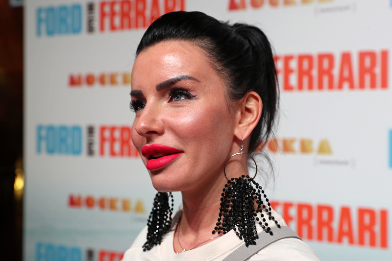 Певица Юлия Волкова не смогла ответить на вопрос о "законе Димы Яковлева". Она собиралась баллотироваться от "Единой России"