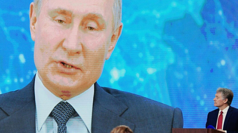 &laquo;Постоянно в гуще событий&raquo;. Песков заявил, что Путин де-факто никогда не был на удалёнке