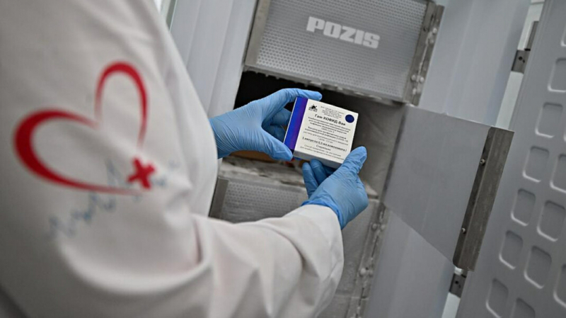 Разработчик рассказал о снижении эффективности «Спутника V» против индийского штамма