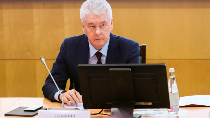 Собянин: у тех, кто прививался «давно», шанс заразиться коронавирусом выше