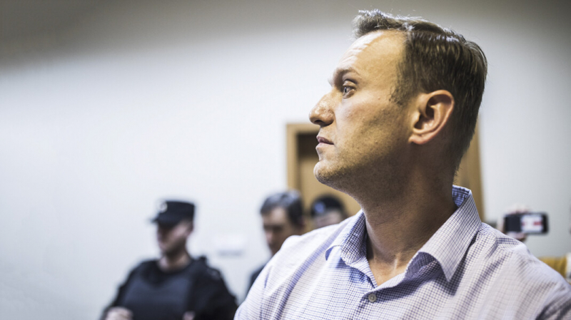 Суд отложил рассмотрение иска Навального к Пескову из-за неявки ответчика