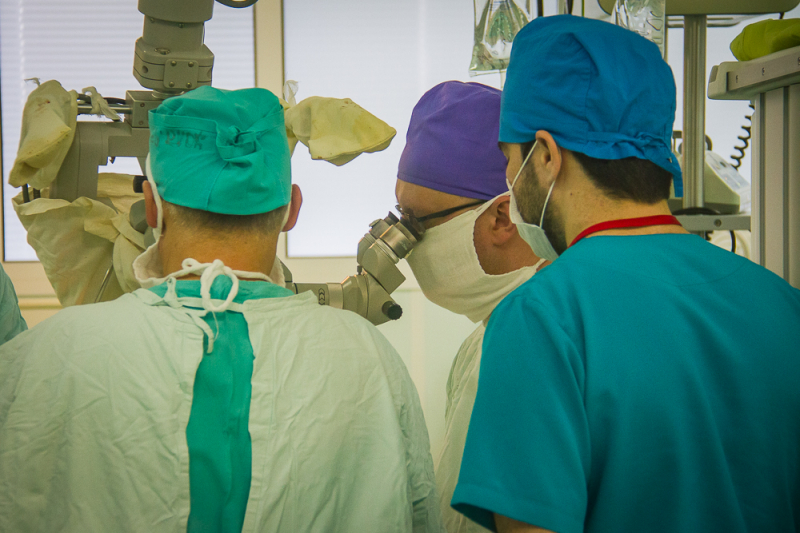 Украинцы, у которых в Беларуси запланирована операция, требуют возобновить авиасообщение. В Минздраве Украины называют ситуацию некритичной