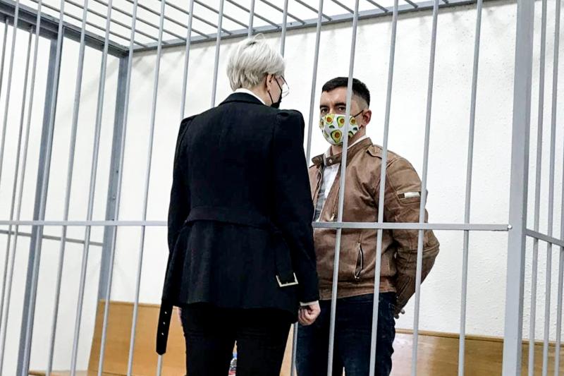 В Беларуси политзаключенный Степан Латыпов попытался перерезать себе горло в суде