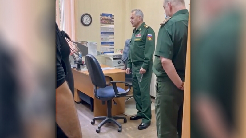 &laquo;В дупло письма закладываете?&raquo; Шойгу внезапно пришёл в московский военкомат и удивился отсутствию компьютера