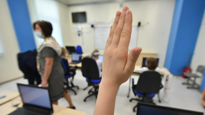 В Выксе проверят школу, где учительница не выпустила ребёнка в туалет. Он сидел на уроке в грязной одежде