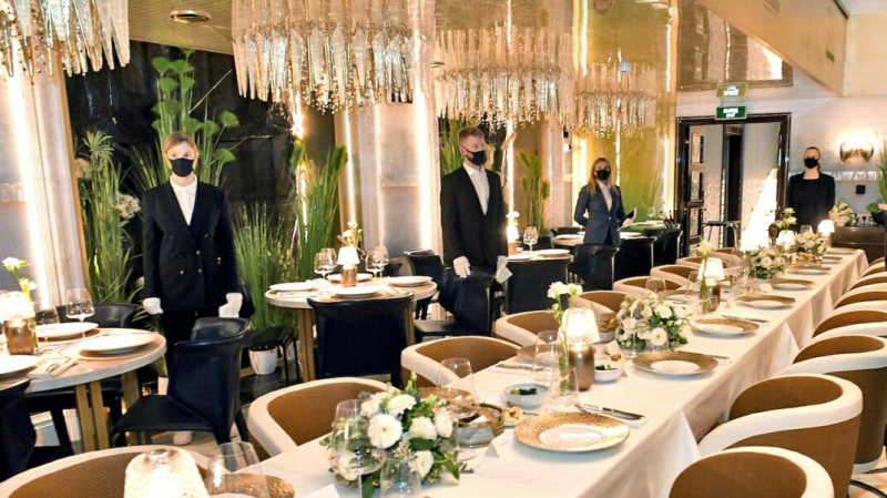 Власти Москвы разрешили бизнесу отстранять без зарплаты сотрудников за отказ прививаться