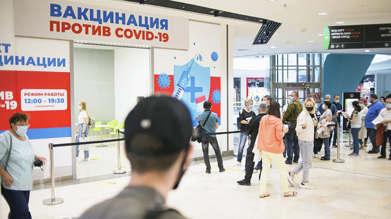 Власти отказались от плана вакцинировать 60% взрослых россиян к осени. Новая цель &mdash; хотя бы 35%