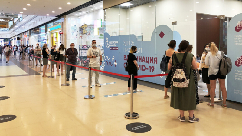 Власти: отстранение от работы за отказ привиться от коронавируса законно