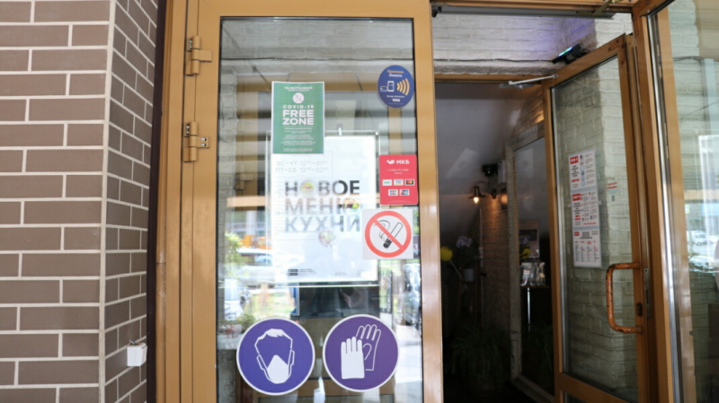 Власти Подмосковья разрешили посещать рестораны и клубы только по QR-кодам