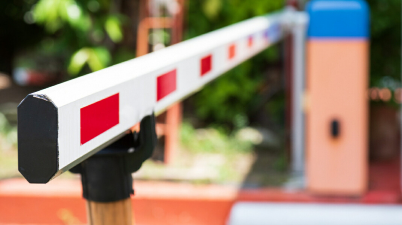 Завод по розливу воды &laquo;Новотерская&raquo; может закрыться: единственную дорогу к нему купила экс-супруга чиновника