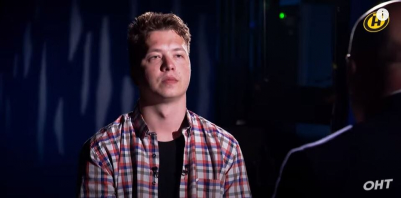 "Жесточайший уровень стресса и очевидный страх". Что в "интервью" с Романом Протасевичем увидел психиатр