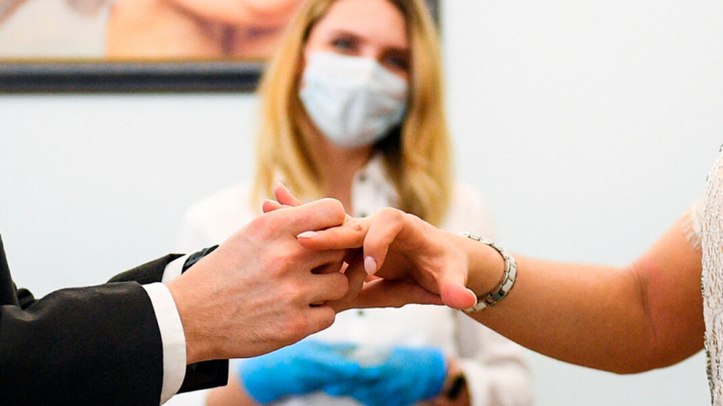 Жителям Нижегородской области запретили жениться без прививки от коронавируса