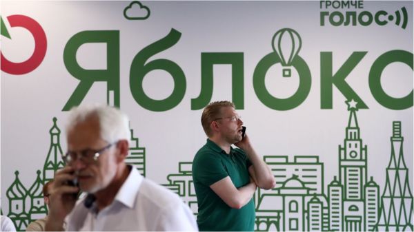 "Яблоко" отказалось выдвинуть в Думу соратников Навального