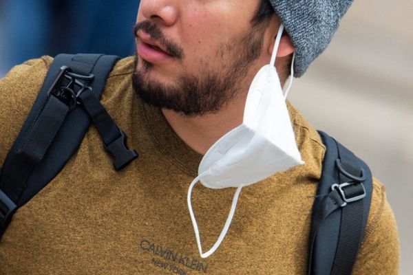 Коронавирус: Англия готовится "вынуть стержень из реактора", а Франция просто закручивает гайки