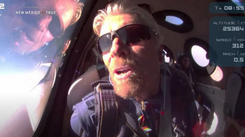 Гонка миллиардеров: Джефф Безос летит в космос на корабле New Shepard