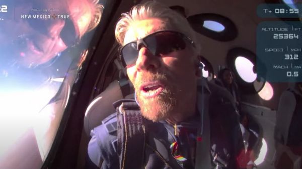 Гонка миллиардеров: Джефф Безос летит в космос на корабле New Shepard