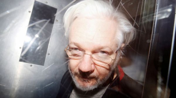 Основателя WikiLeaks Джулиана Ассанжа лишили гражданства Эквадора