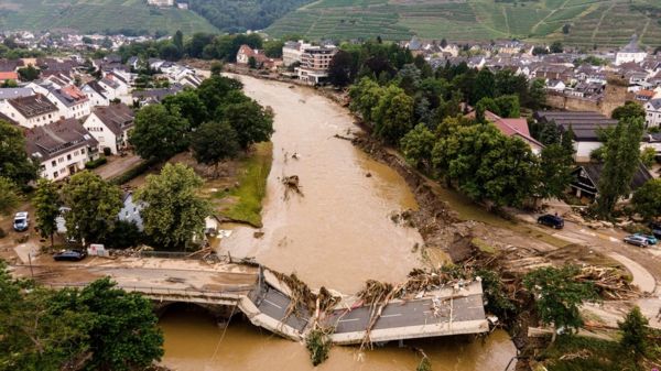 Наводнение в Западной Европе: 150 погибших, больше тысячи пропали без вести, спасатели ищут выживших